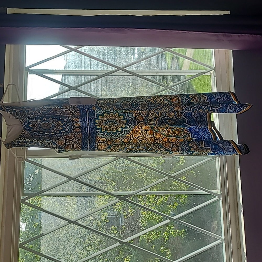 Beautiful patterned flattering fit new with tags dress, from Stitch Fix. Size 10
